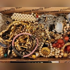 Mixed 2lb Vintage-Modern Costume Jewery Lots! Wearable/Resell, Junk/DIY/Repurp!